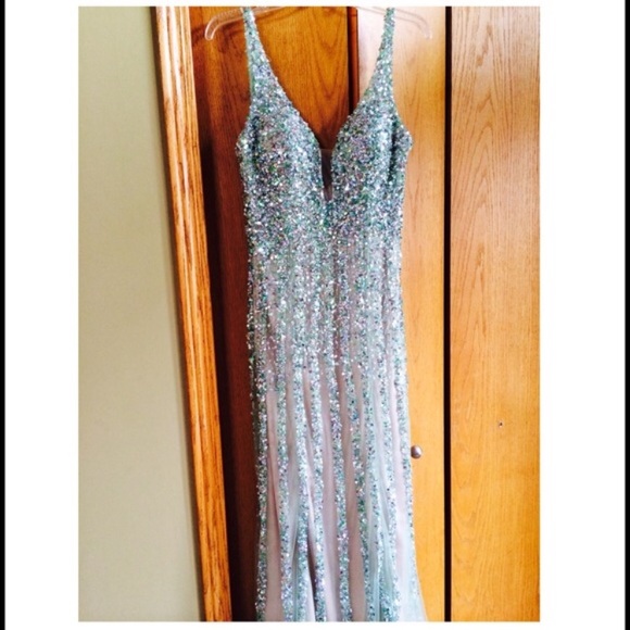 Dress - Picture 1 of 4